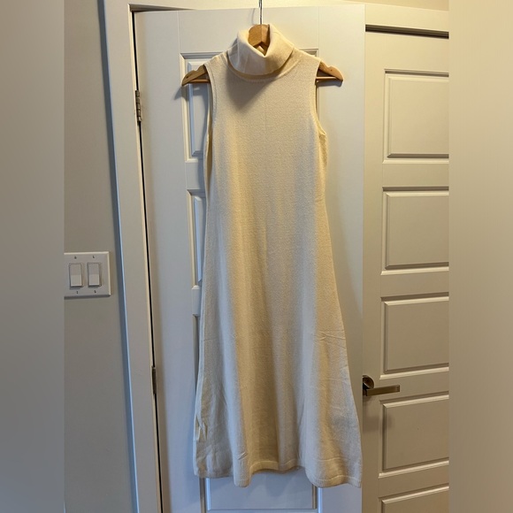 Sleeveless turtleneck sweater dress - Picture 2 of 7